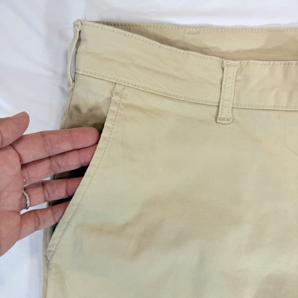 IZOD Saltwater Stretch Men's Khaki Chino Shorts 38 9" Inseam Beige Excellent - Picture 2 of 8